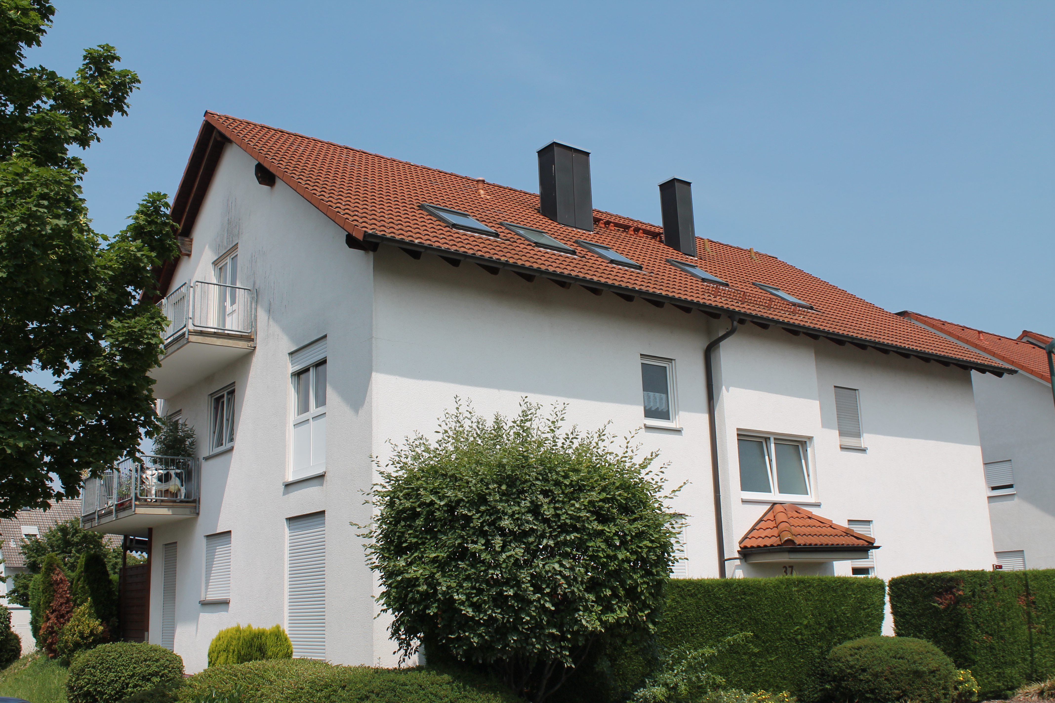 Lichtdurchflutete 3-Zimmer-DG-Wohnung mit EBK in B&uuml;hl